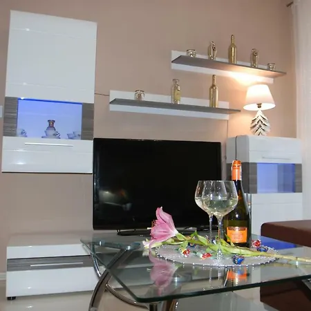 Apartament Sloneczny - Dwie Sosny * 尤斯托尼莫斯基